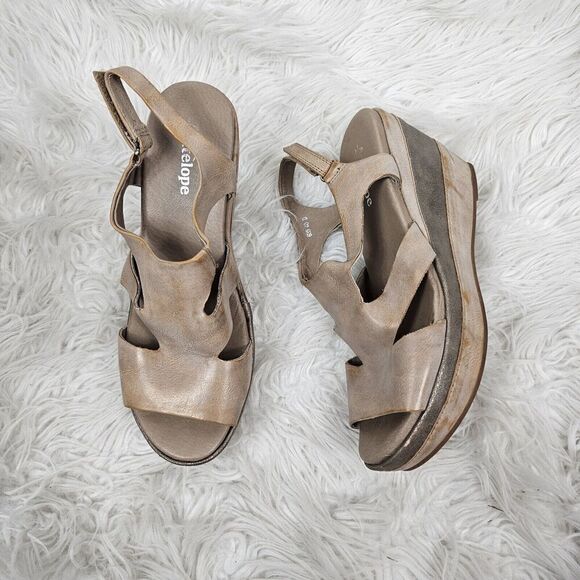 Antelope Women's 639 Leather Side Cut Sandals, Size 40 Tan - MSRP $199.00 - Picture 1 of 4
